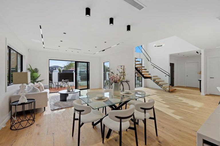 Photo of property in 6a Gulf Crest, Bucklands Beach, Auckland, 2012