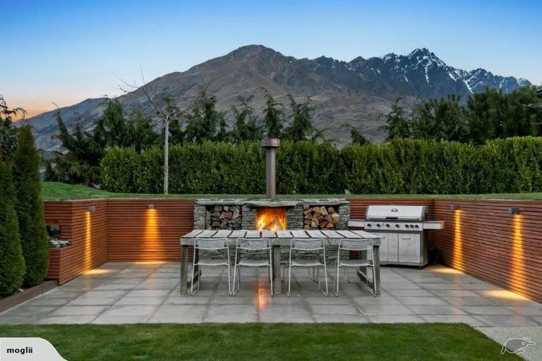 Photo of property in 9 Chandler Lane, Fernhill, Queenstown, 9300