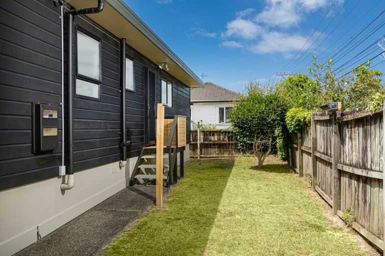Photo of property in 2/150 Arran Road, Browns Bay, Auckland, 0630