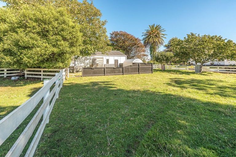 Photo of property in 110 Weraroa Road, Waverley, 4510