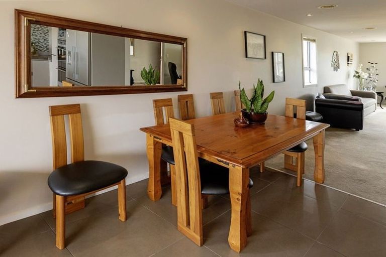 Photo of property in 11 Dart Crescent, Island Bay, Wellington, 6023