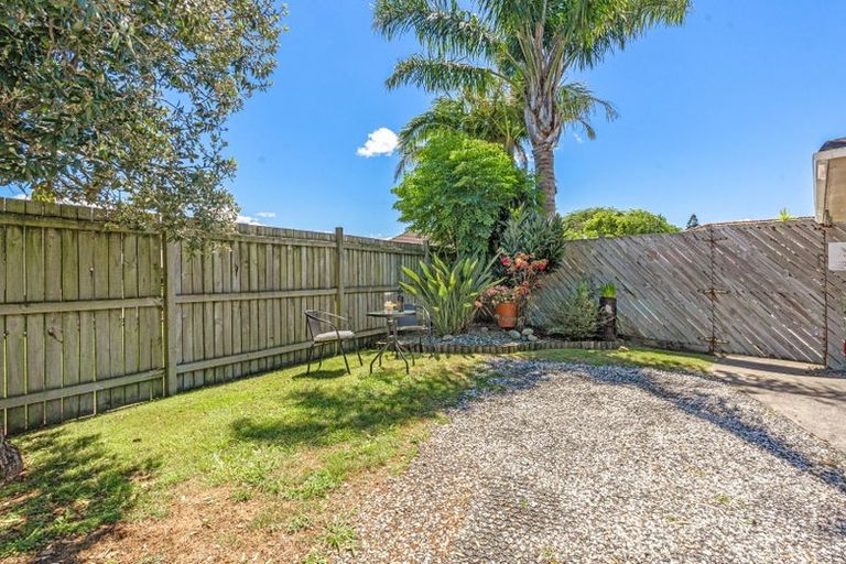 Photo of property in 120 Walter Strevens Drive, Conifer Grove, Takanini, 2112