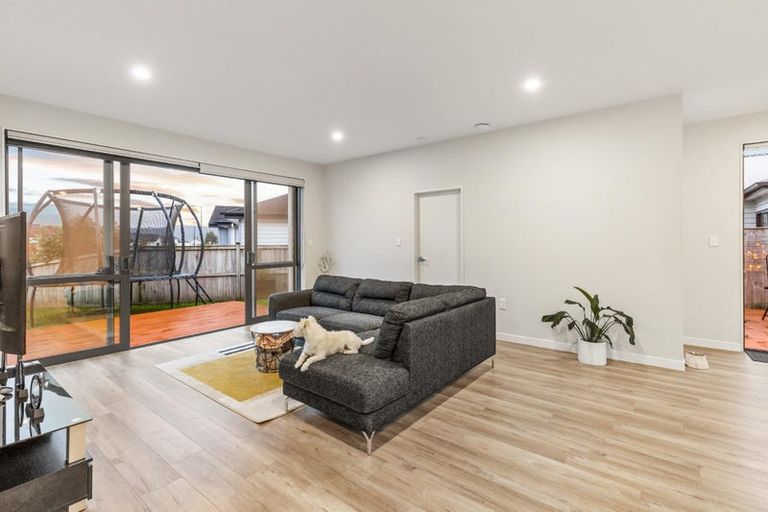 Photo of property in 5 Konoba Avenue, Kumeu, 0810