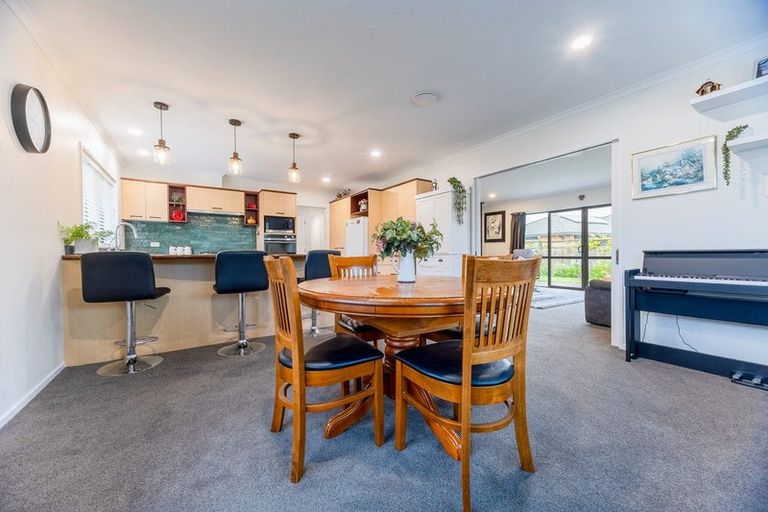 Photo of property in 130 Weggery Drive, Waikanae Beach, Waikanae, 5036