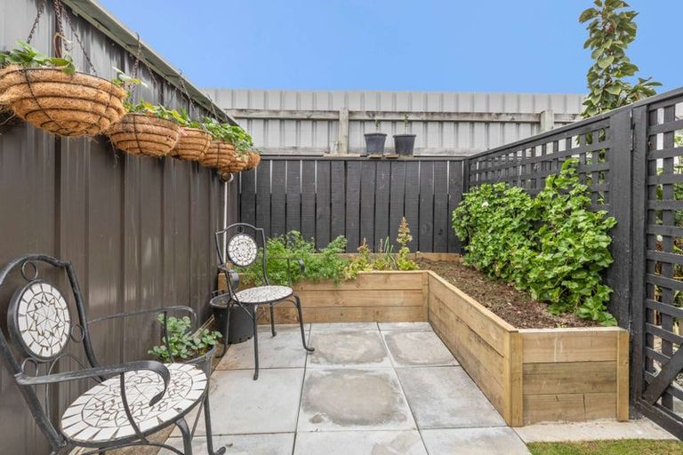 Photo of property in 6 Surrey Lane, Levin, 5510