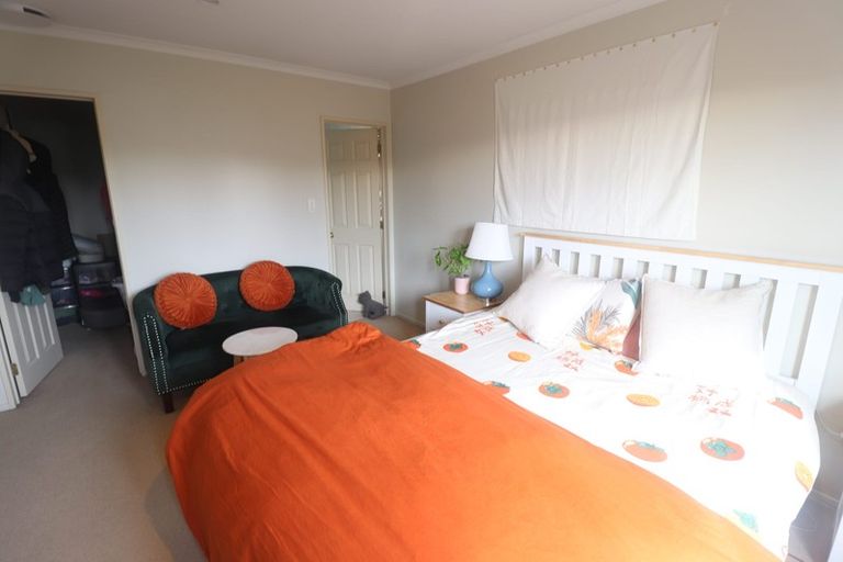 Photo of property in 16 Crimson Park, Oteha, Auckland, 0632