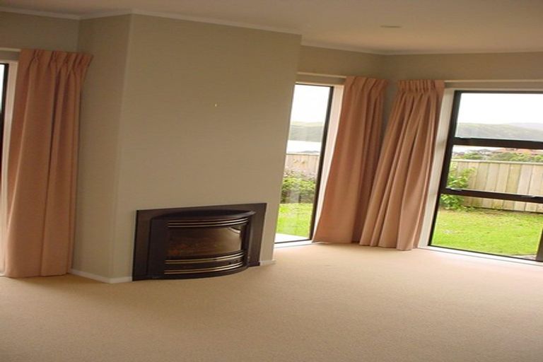 Photo of property in 28 Aspiring Terrace, Aotea, Porirua, 5024