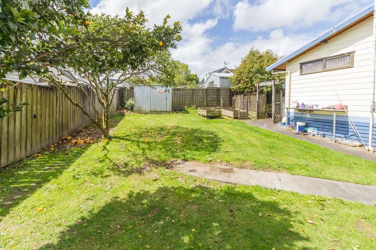 Photo of property in 39 Fitzherbert Avenue, West Harbour, Auckland, 0618