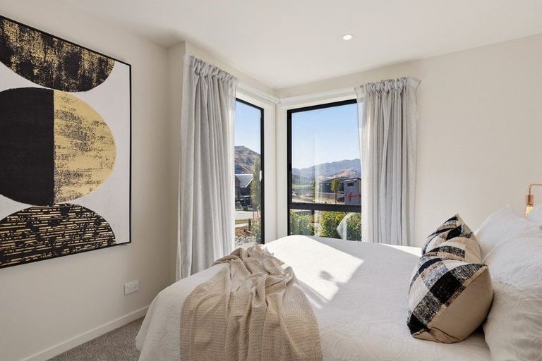 Photo of property in 104 Spur Ridge Rise, Jacks Point, 9371