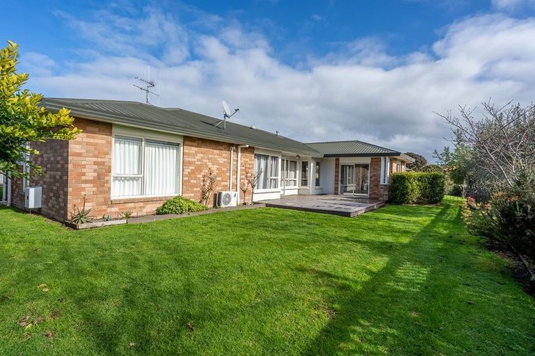 Photo of property in 10 Admiral Crescent, Flagstaff, Hamilton, 3210