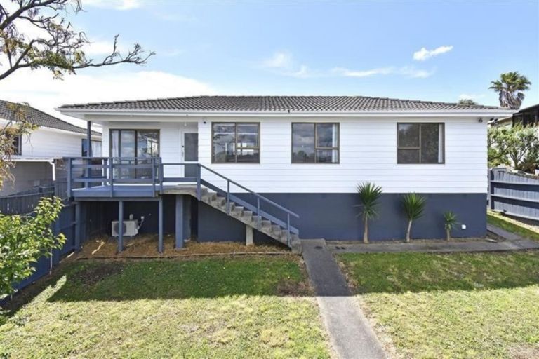 Photo of property in 10 Massine Place, Randwick Park, Auckland, 2105