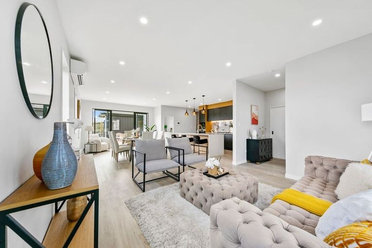 Photo of property in 63 Mcindoe Road, Kumeu, 0810