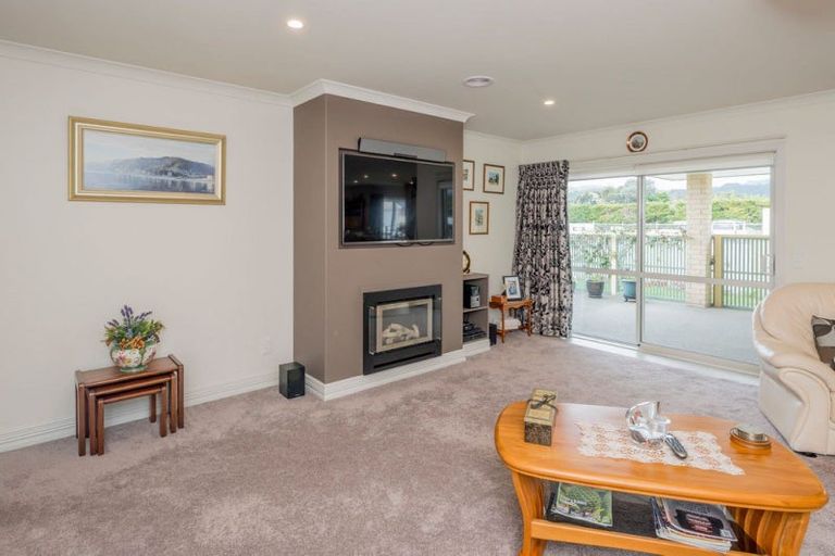 Photo of property in 2 Bridford Way, Paraparaumu, 5032