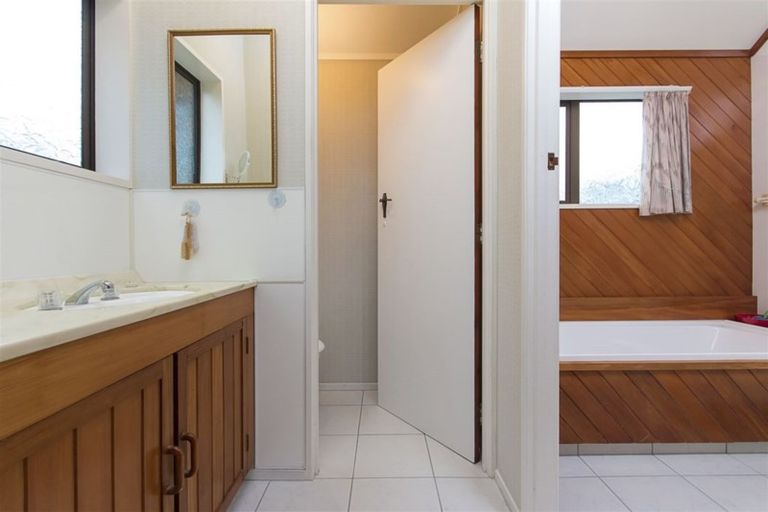 Photo of property in 6 Dunolly Place, Pukekohe, 2120