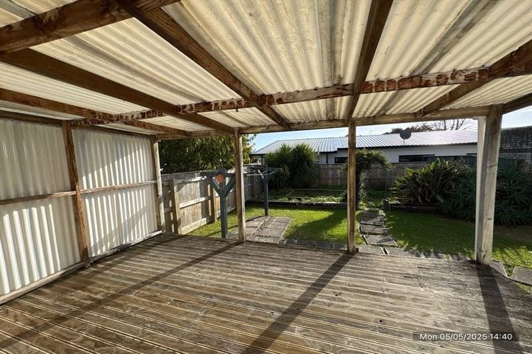 Photo of property in 19 Karaka Crescent, Levin, 5510