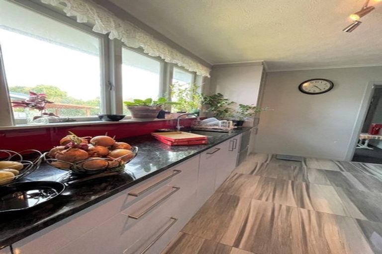 Photo of property in 10 Hinau Street, New Lynn, Auckland, 0600