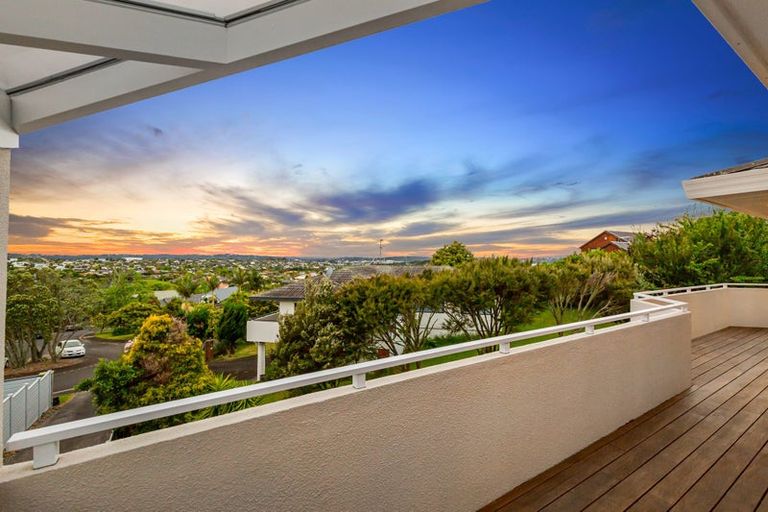Photo of property in 22 Ballini Rise, West Harbour, Auckland, 0618