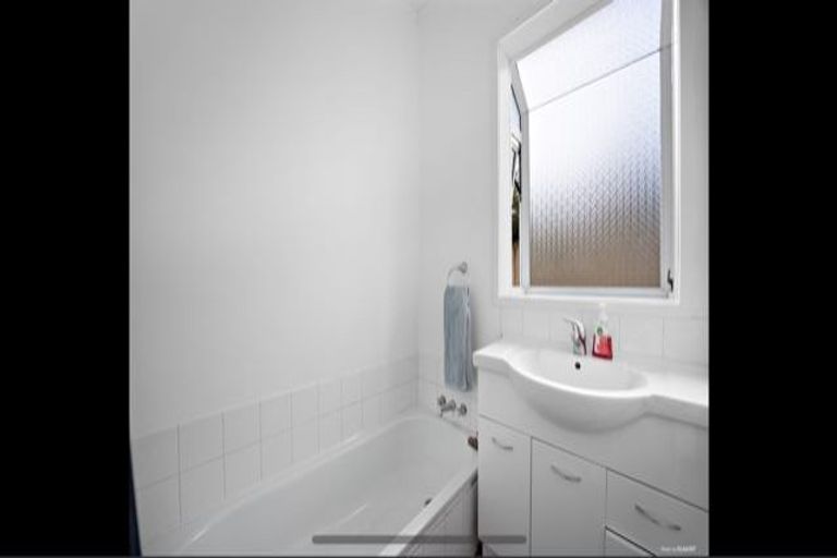 Photo of property in 2/41 Pah Road, Cockle Bay, Auckland, 2014