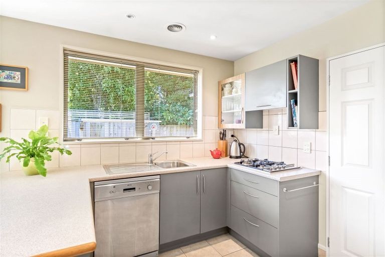 Photo of property in 9c Buxton Terrace, Saint Martins, Christchurch, 8022