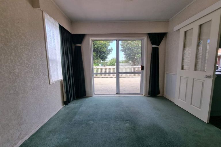 Photo of property in 116 Sturges Road, Henderson, Auckland, 0612