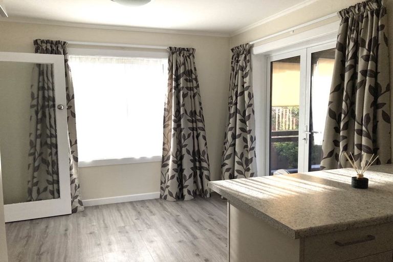 Photo of property in 14 Fairdene Avenue, Henderson, Auckland, 0610