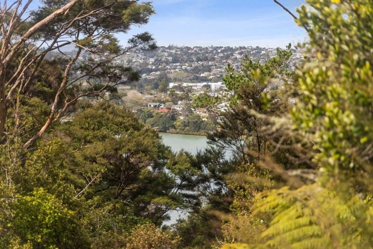 Photo of property in 2 Te Kawau Pass, Greenhithe, Auckland, 0632