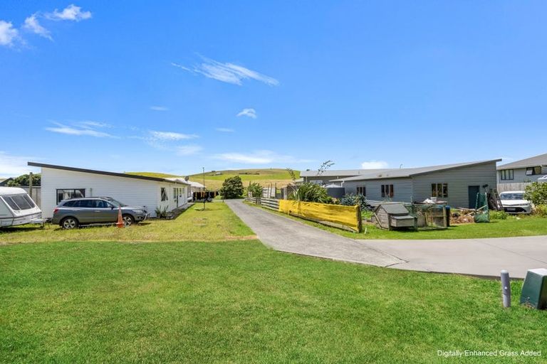 Photo of property in 13 Sunset Drive, Baylys Beach, 0377