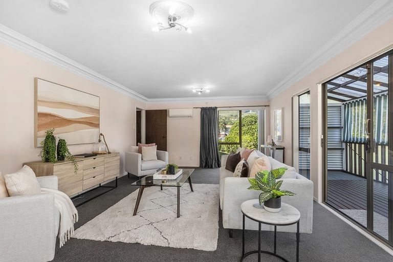 Photo of property in 20 Zande Terrace, Tawa, Wellington, 5028