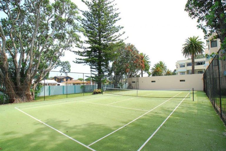 Photo of property in 15a Puriri Avenue, Orewa, 0931