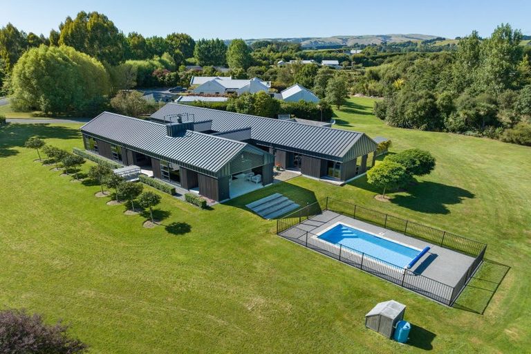 Photo of property in 102 Oxford Street, Martinborough, 5711