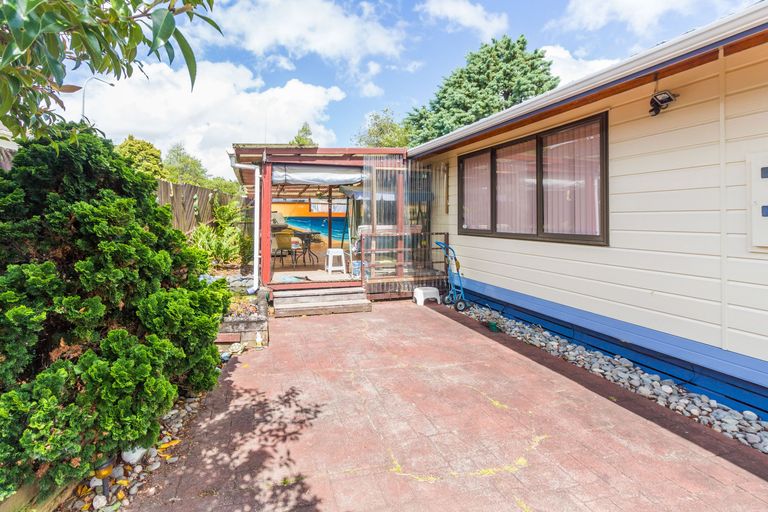 Photo of property in 39 Fitzherbert Avenue, West Harbour, Auckland, 0618
