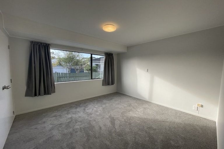 Photo of property in 1/46 Aviemore Drive, Highland Park, Auckland, 2010