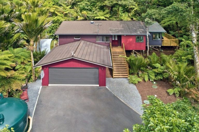 Photo of property in 408 Scenic Drive, Waiatarua, Auckland, 0612