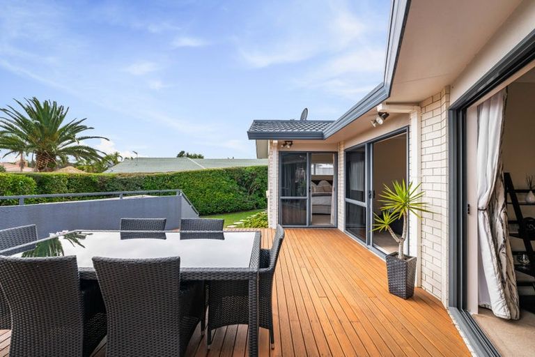 Photo of property in 72 Marina View Drive, West Harbour, Auckland, 0618