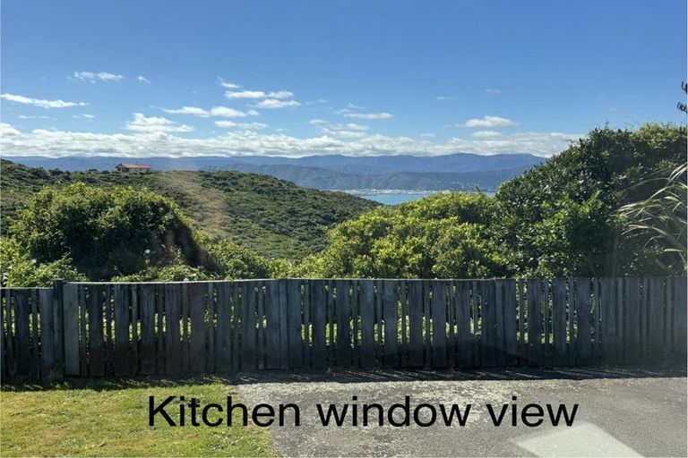 Photo of property in 14b Bayswater Place, Newlands, Wellington, 6037