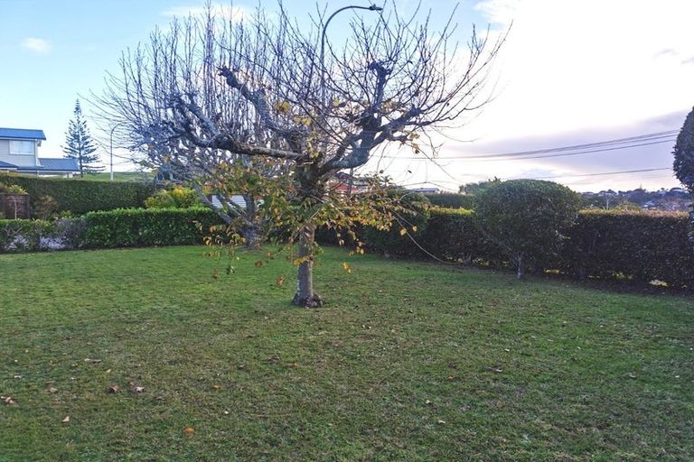 Photo of property in 39 Mellons Bay Road, Mellons Bay, Auckland, 2014