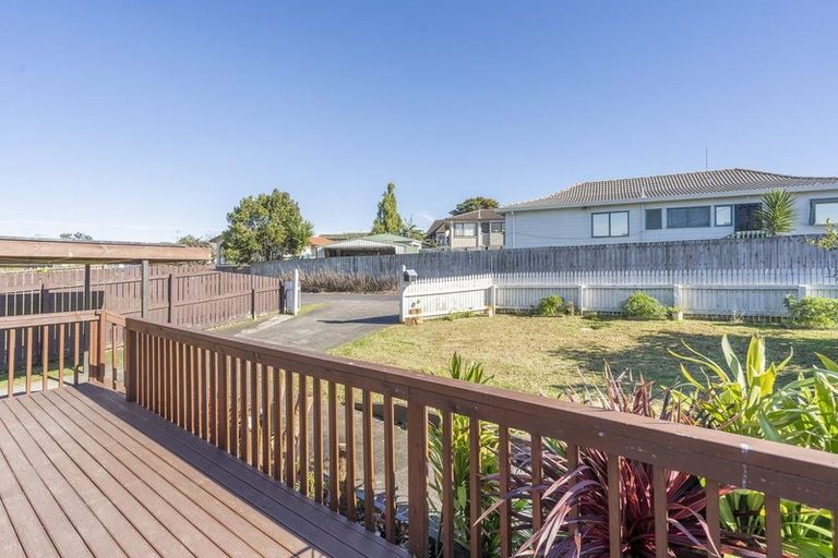 Photo of property in 2/19 Janese Place, Weymouth, Auckland, 2103