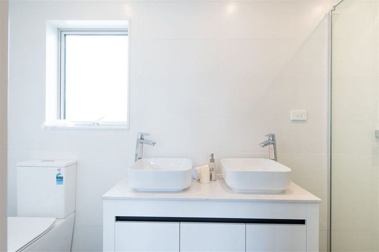 Photo of property in 14b Coniston Avenue, Te Atatu South, Auckland, 0610