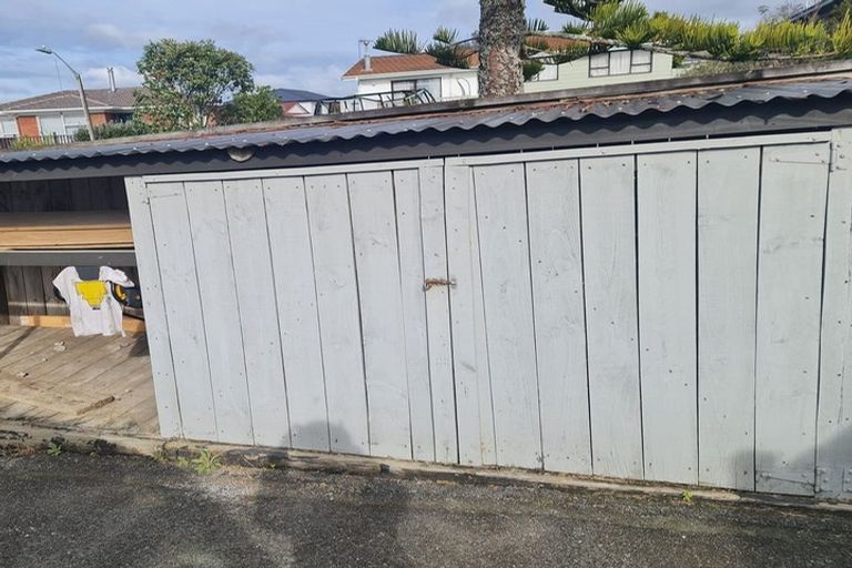 Photo of property in 5 Foyle Place, Glendene, Auckland, 0602