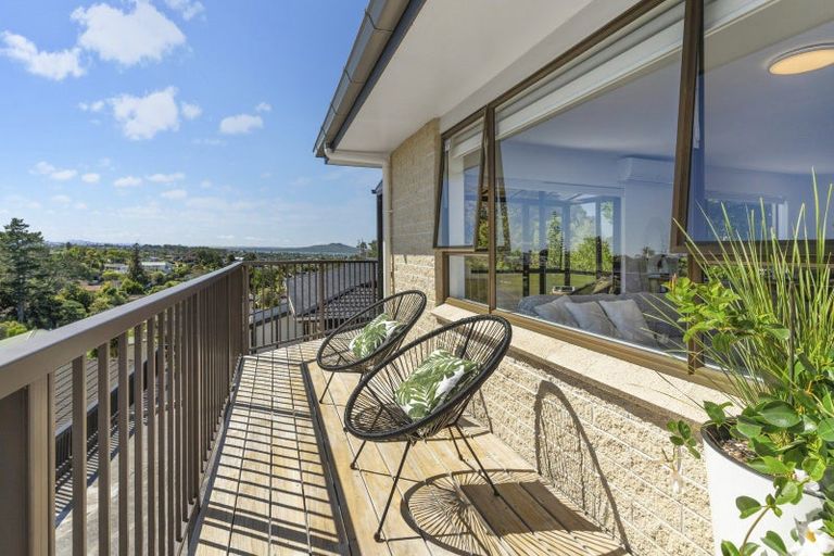 Photo of property in 1/39 Sunset Road, Totara Vale, Auckland, 0632