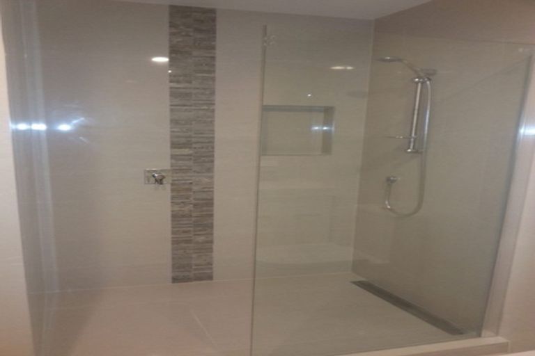 Photo of property in 5 Saddleback Rise, Murrays Bay, Auckland, 0630