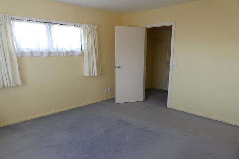 Photo of property in 9 Tamworth Crescent, Newlands, Wellington, 6037