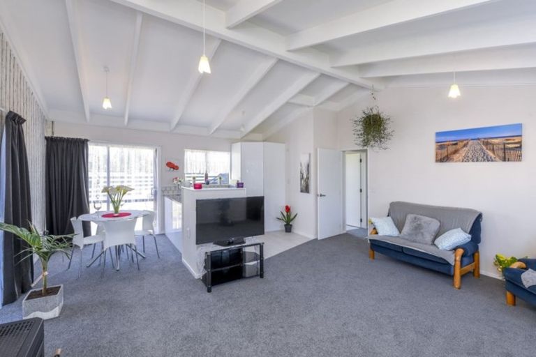 Photo of property in 4 Kirkcaldie Grove, Levin, 5510