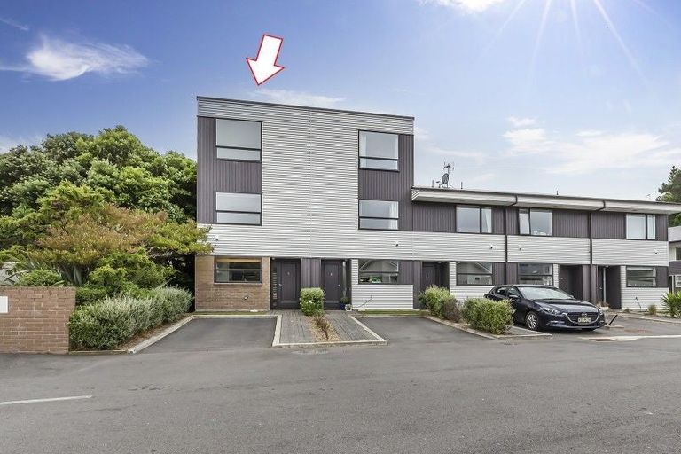 Photo of property in 1/8 Thatcher Crescent, Crofton Downs, Wellington, 6035