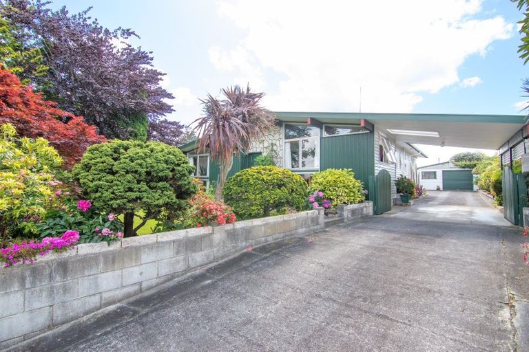 Photo of property in 27 Raglan Avenue, Cloverlea, Palmerston North, 4412