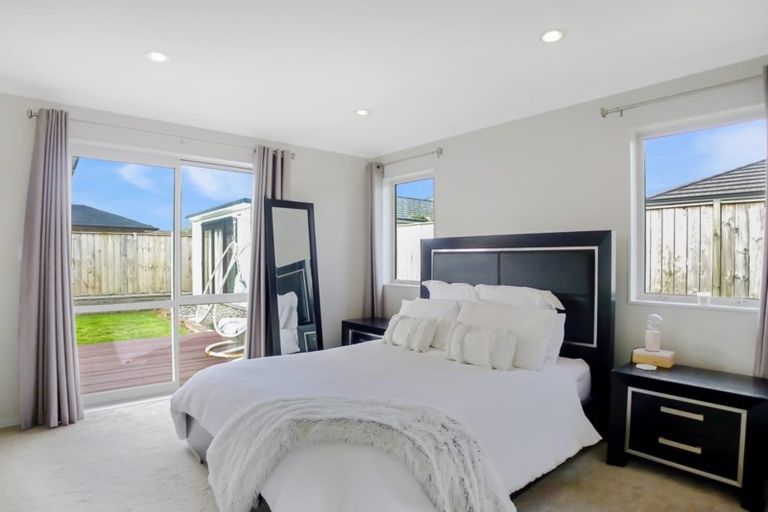 Photo of property in 4 Iwinuku Crescent, Wattle Downs, Auckland, 2103