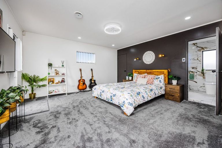 Photo of property in 2/102 Forrest Hill Road, Forrest Hill, Auckland, 0620