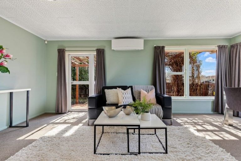 Photo of property in 15 Tralee Place, Bishopdale, Christchurch, 8053