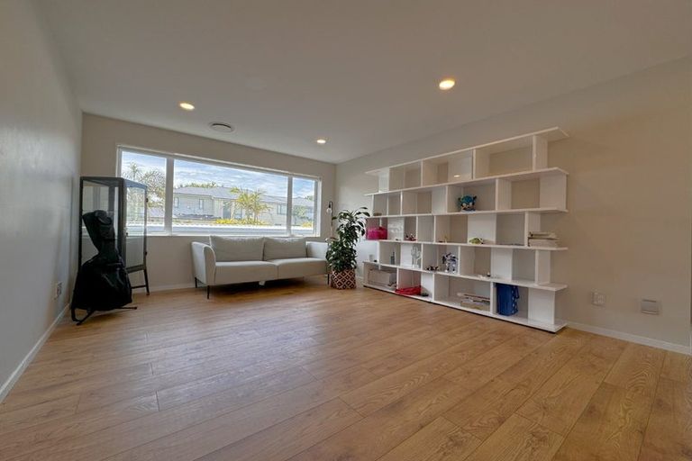 Photo of property in 17a Lake Pupuke Drive, Takapuna, Auckland, 0622