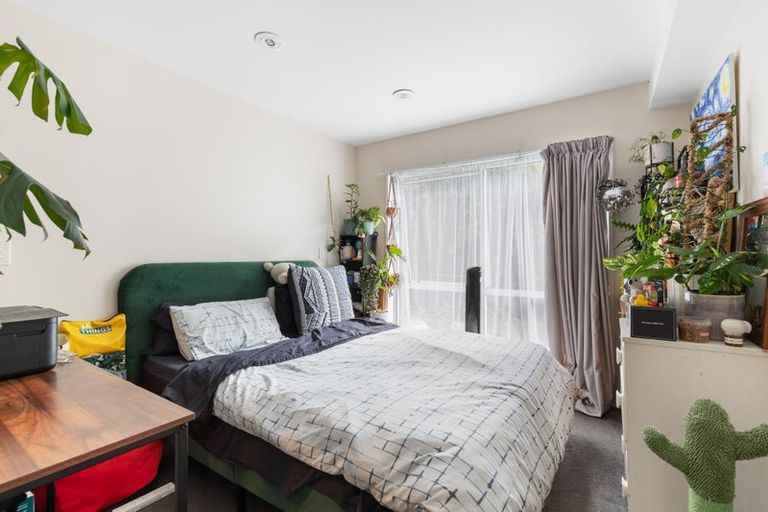 Photo of property in 8 Mackinnon Terrace, Sunshine Bay, Queenstown, 9300